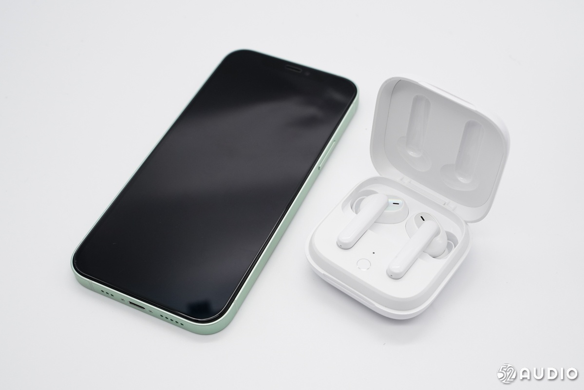 苹果iPhone 12携最新系统强势登场，10款主流TWS耳机兼容性测试