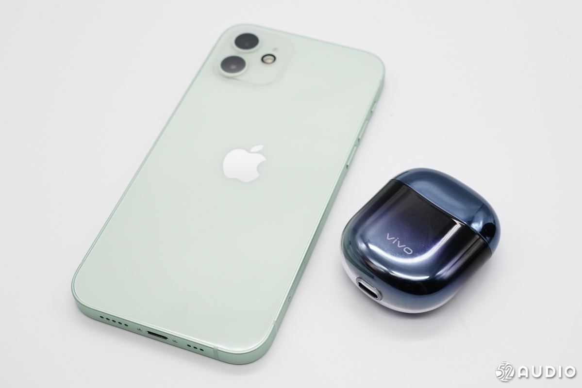 苹果iPhone 12携最新系统强势登场，10款主流TWS耳机兼容性测试